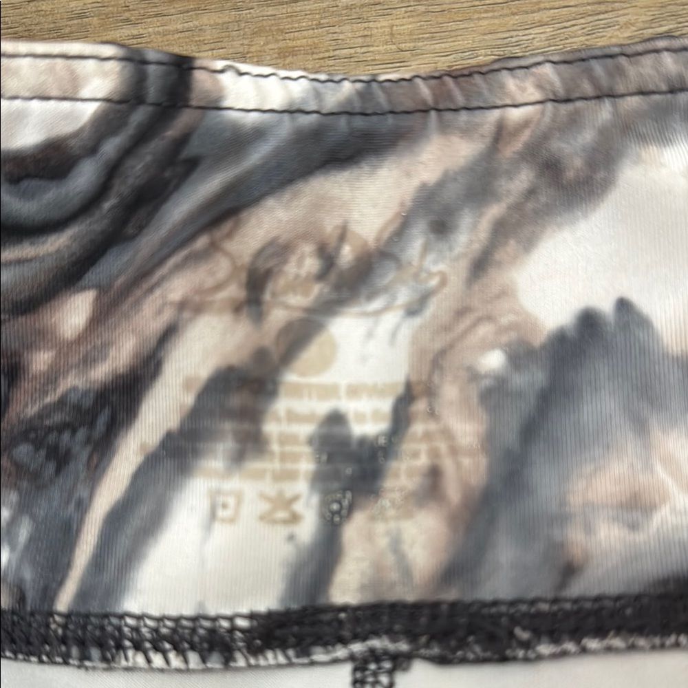 Scorpio Sol Women's Black White Gray Tan Marble Print Athletic Biker Shorts - Picture 2 of 3